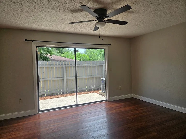 4503 NW 41st Pl — Photo 5
