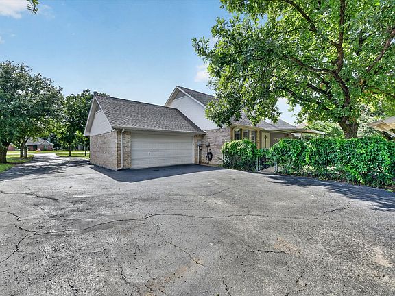 5th image of 421 Ben Boyd Rd