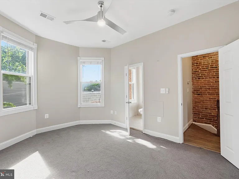 706 12th St NE — Photo 17