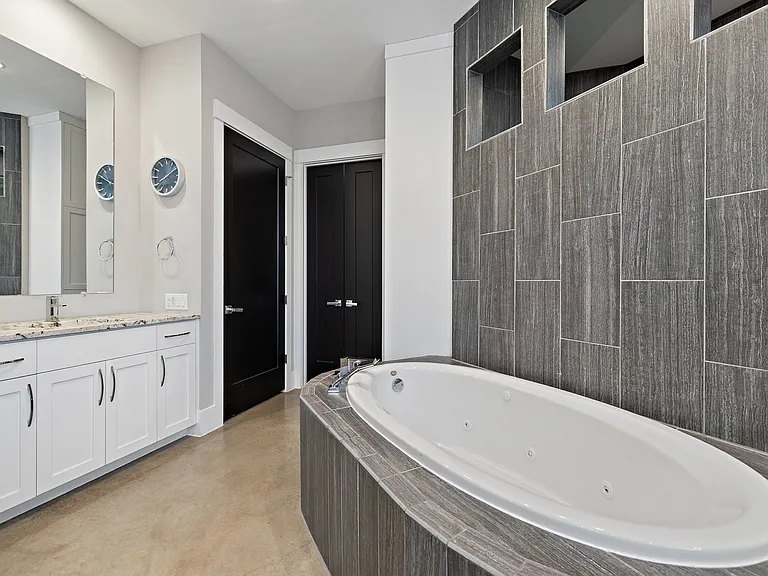 3801 Peak Lookout Dr — Photo 39