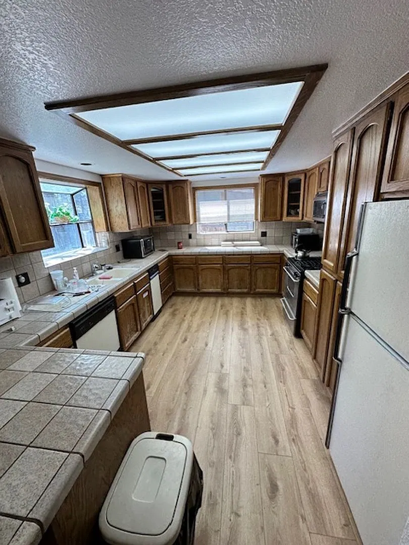 Large 4BD home available on 11/09/26 for a seasonal lease!! Call today!! — Photo 3