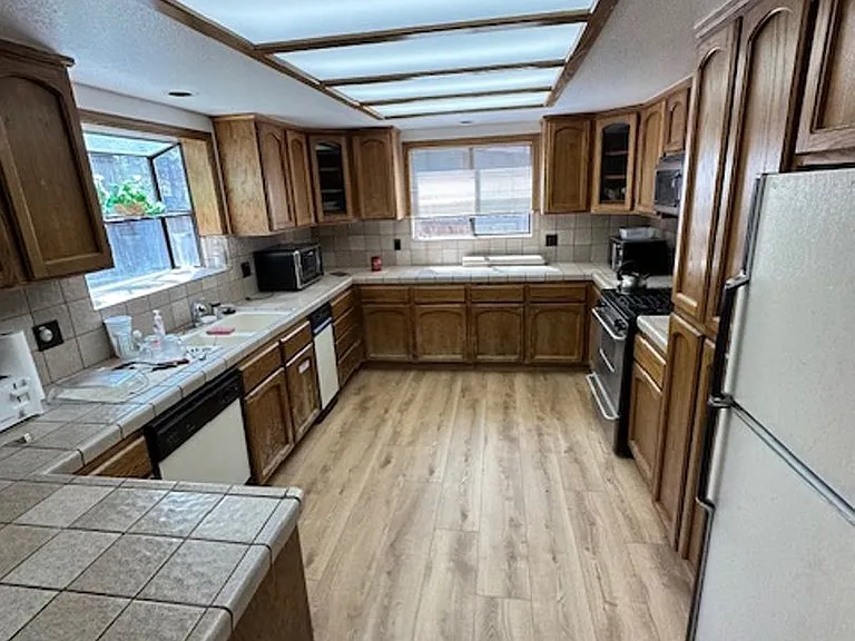 2953 Pinewood Dr — Photo 3