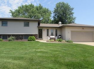 21 Marion Ct, Pekin, IL 61554