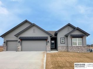 10003 S 108th Ave, Papillion, NE 68046