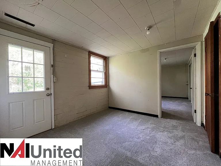 2814 Summit St — Photo 8