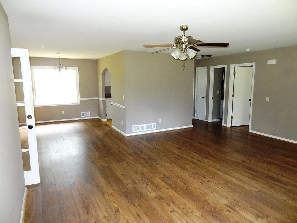 3 bed, 1700 sqft, $2,200 — Photo 2