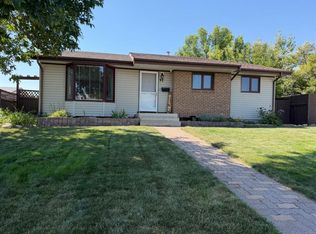 97 E Greenview Close N, Lethbridge, AB T1H 4K8
