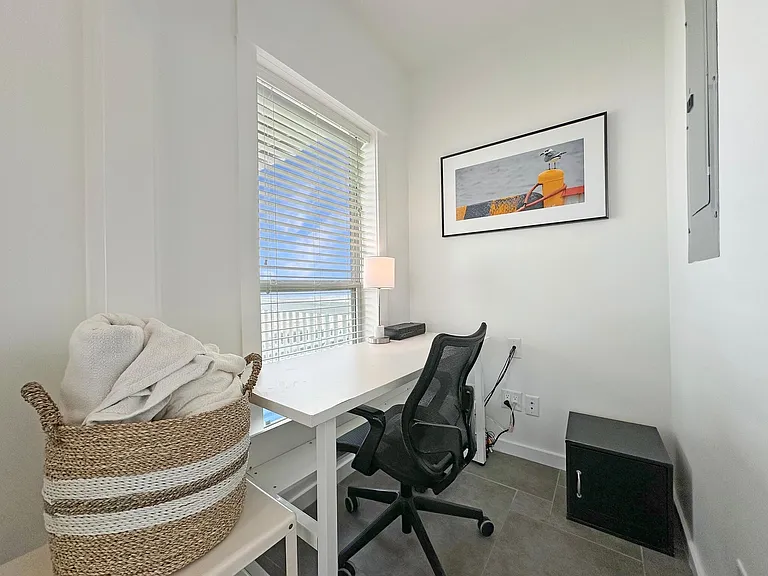 2496 Gilmore — Photo 20