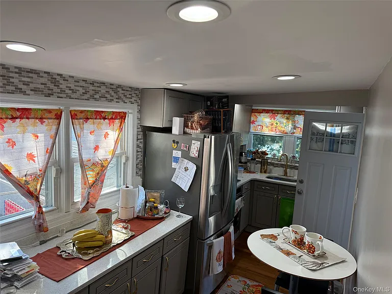 28 Tunis Ave #2 — Photo 6