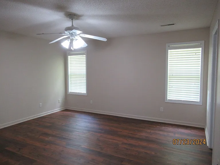 3590 Oleander Dr — Photo 18