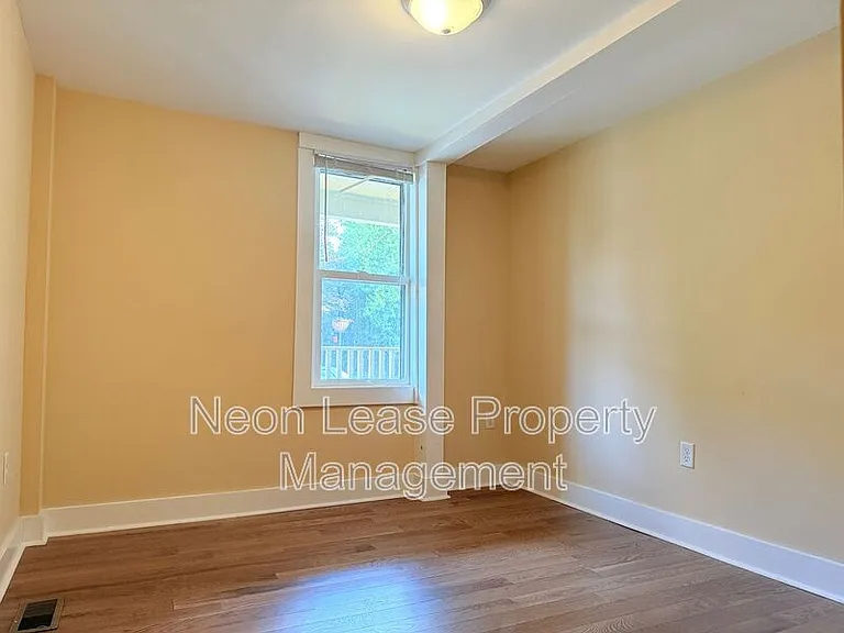 107 NW Front St — Photo 6