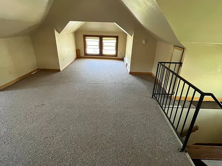 2521 Iowa St — Photo 18