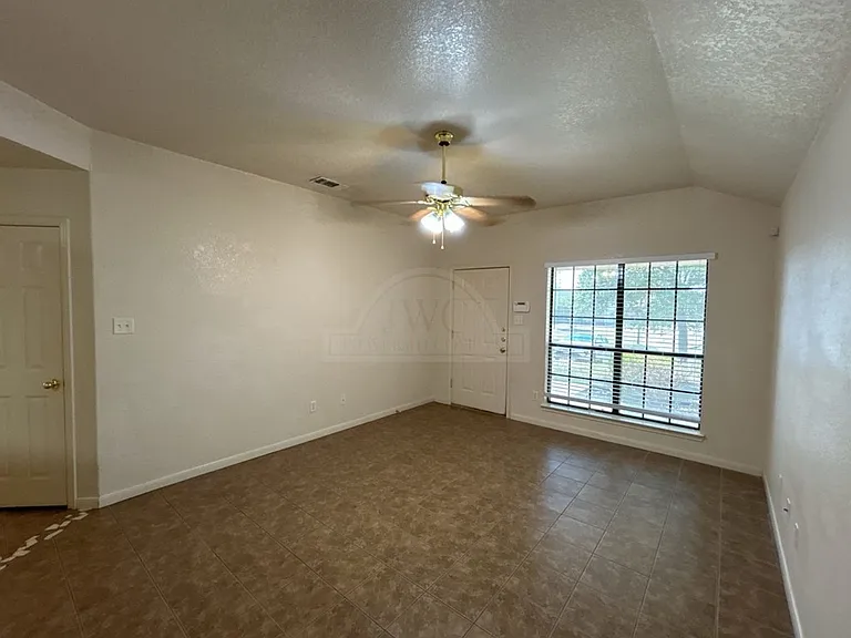 1107 Cinch Dr — Photo 5