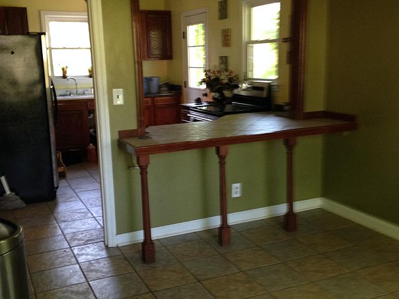 4th image of 808 Sweetbriar Cir