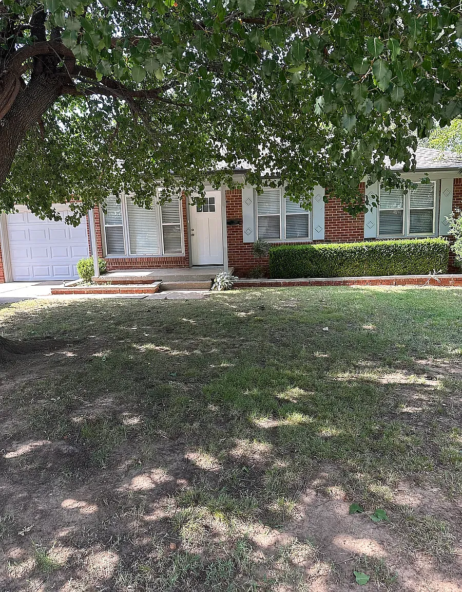 3 bed, 1326 sqft, $1,400 — Photo 1