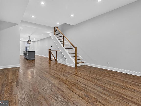 5th image of 3113 W Montgomery Ave