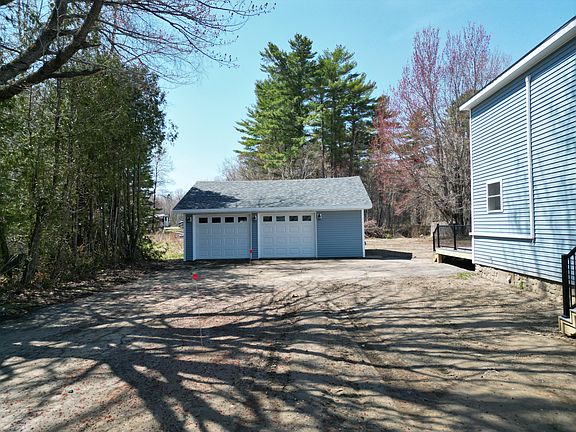 3rd image of 38 River Road