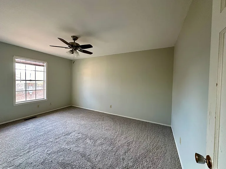 2507 Bradley Ln — Photo 12