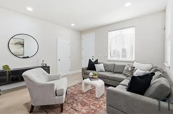 3 bed, 1364 sqft, $3,300 — Photo 1