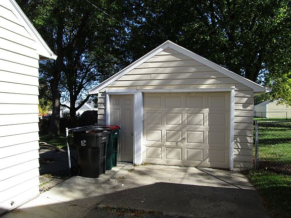 detached garage