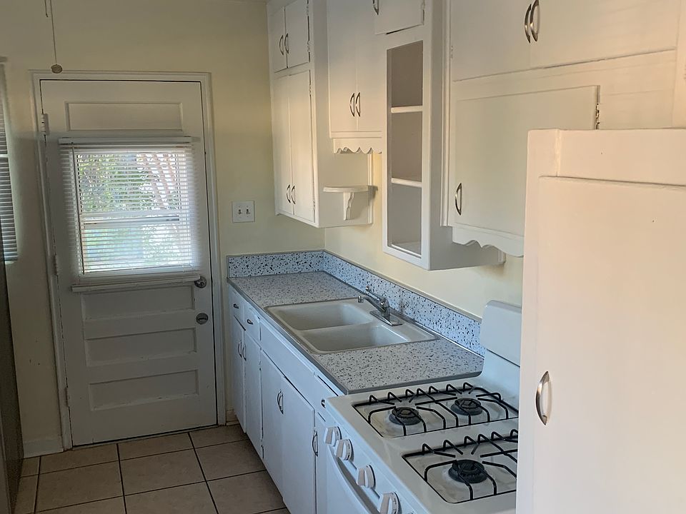 Kitchen_10312023