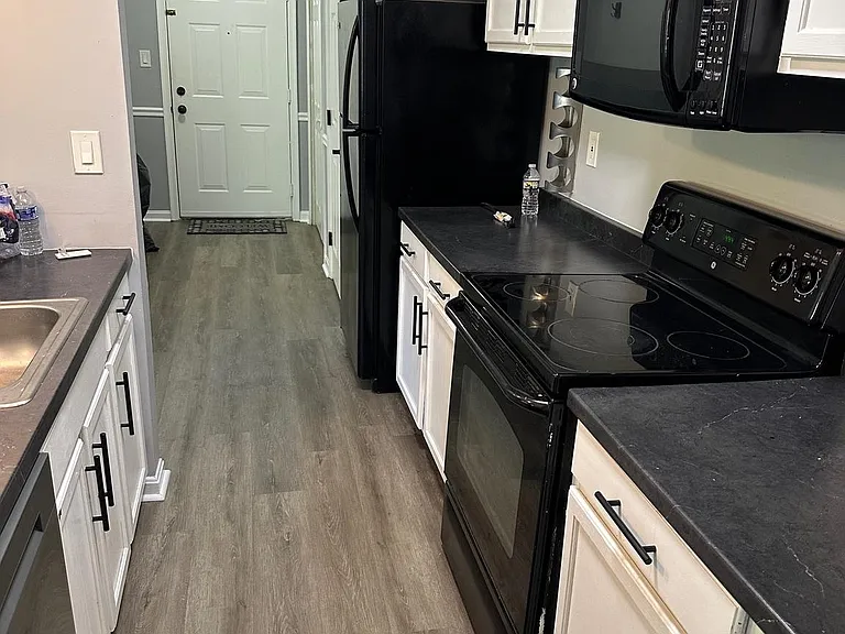 9708 Lake Pointe Ct #302 — Photo 12