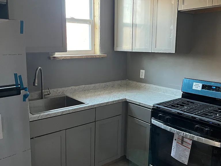 7022 S Union Ave — Photo 2