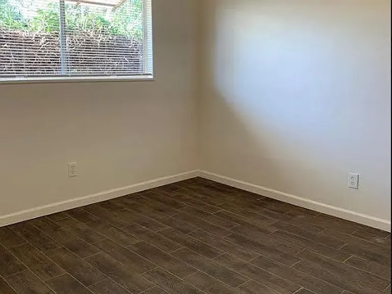 1512 Encino Ave — Photo 5