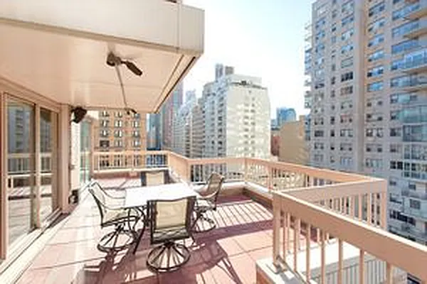 Rented by Manhattan Flats | media 82