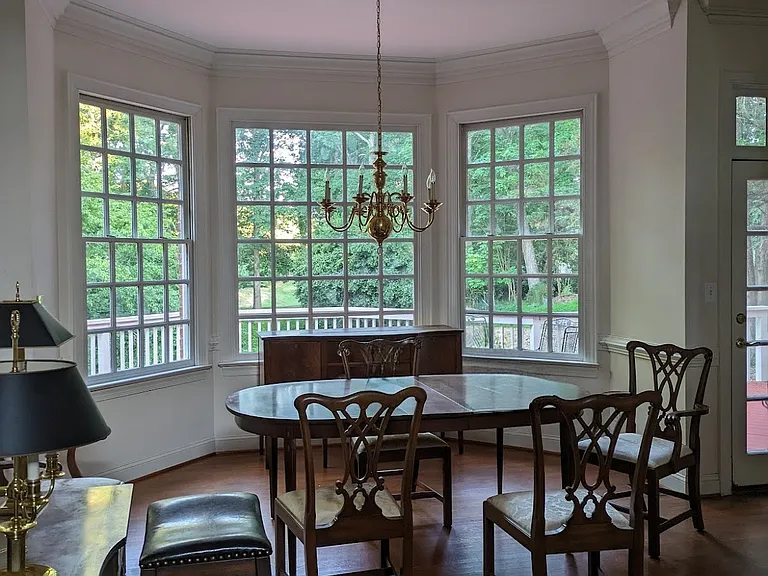Formal dining alcove area, facing towards the golf fairway. Deck is behind this window overlooking the view.