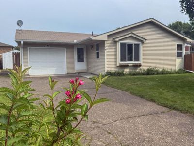 1341 Carriage Hills Dr S, Cambridge, MN, 55008