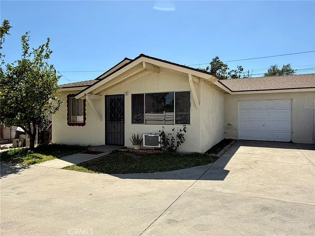 2 bed, 844 sqft, $2,595 — Photo 1