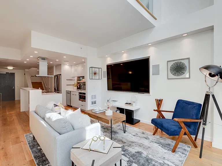 88 King St #110 — Photo 4