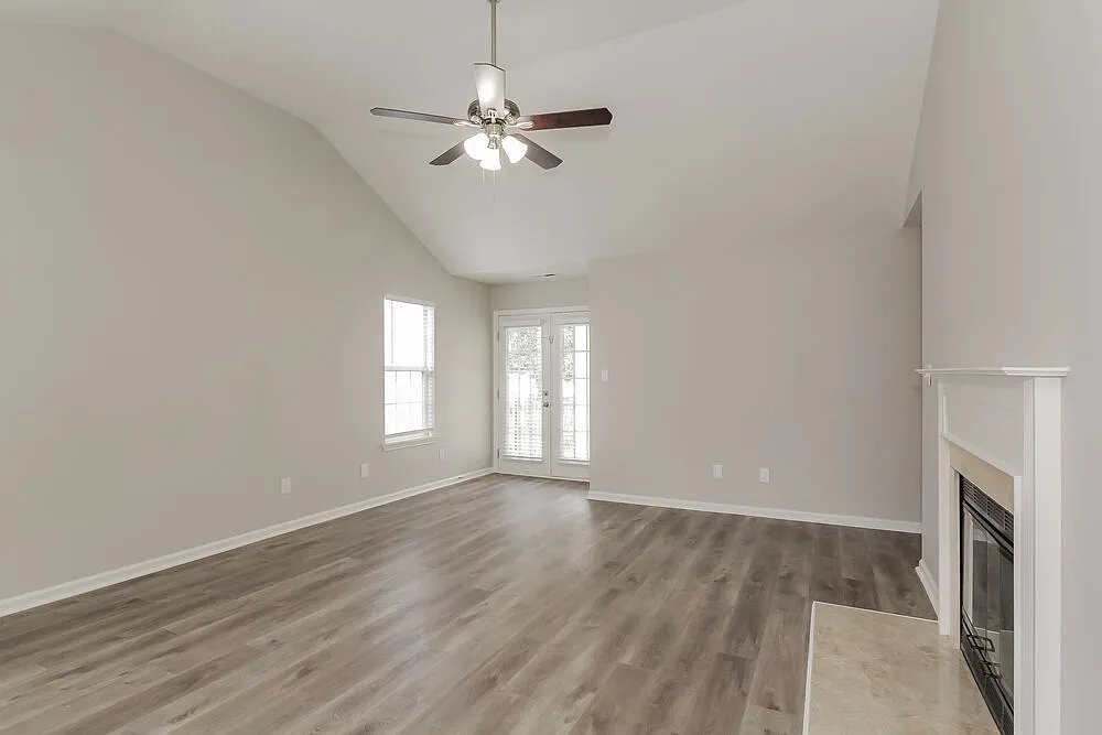 3 bed, 2.0 bath, 1212 sqft, $1,835 — Photo 4