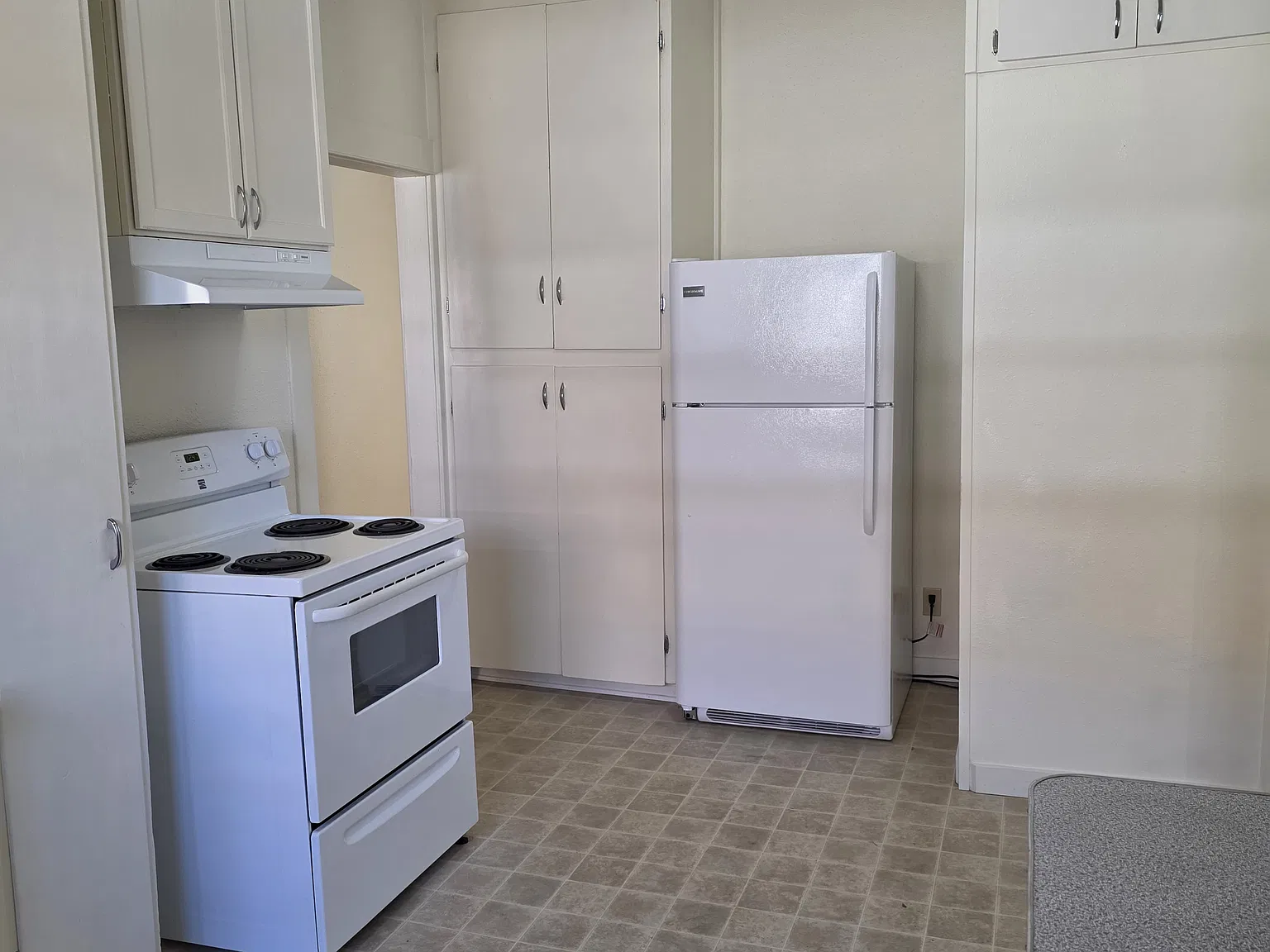 3 bed, 1.5 bath, 1400 sqft, $1,950 — Photo 3