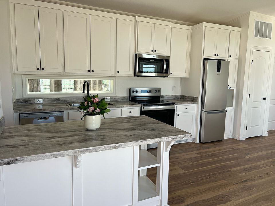 kitchen with peninsula