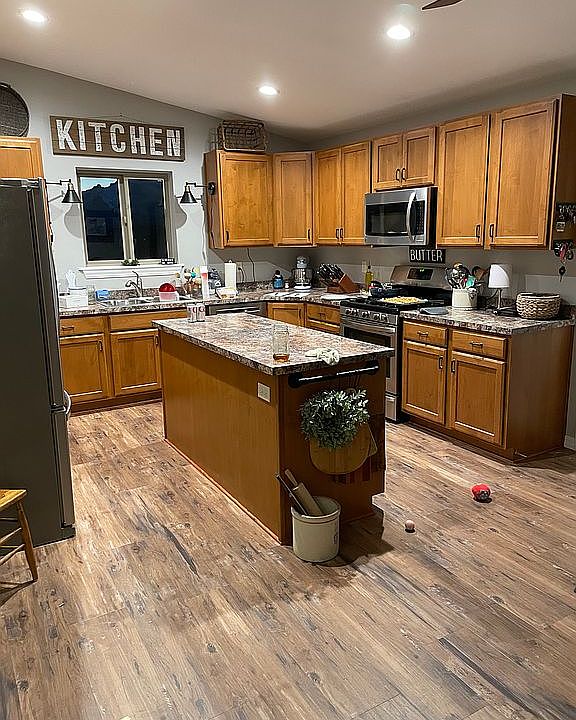 New flooring/paint Feb 2022