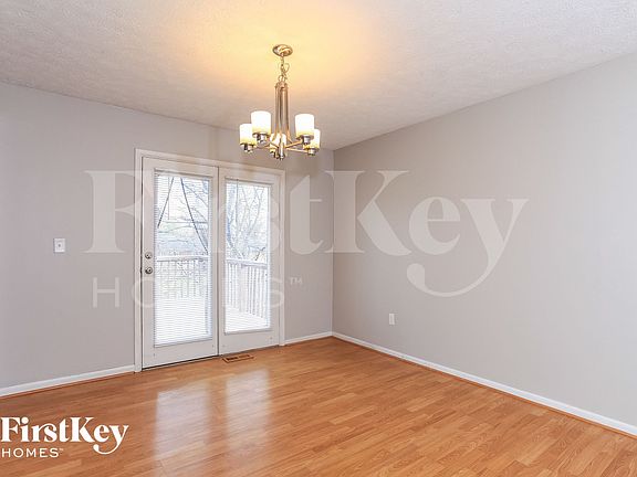 5th image of 928 Cambridge Dr