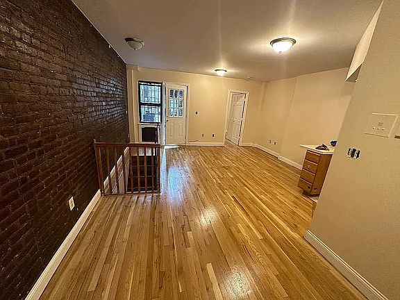 5th image of 56 W 76th St