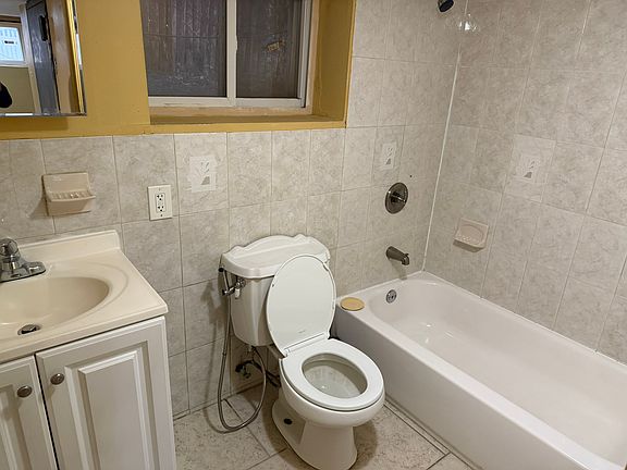 2nd image of 201-42 119th Ave #Basement