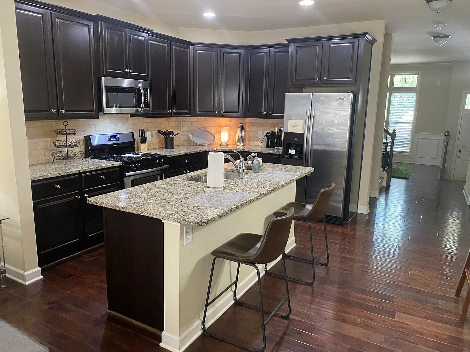 3 bed, 3.5 bath, 2000 sqft, $3,295 — Photo 4