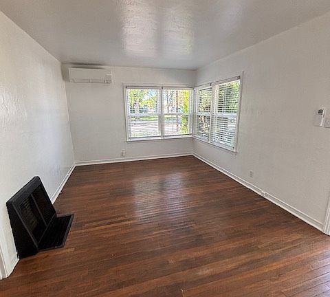 4th image of 1690 Kirman Ave