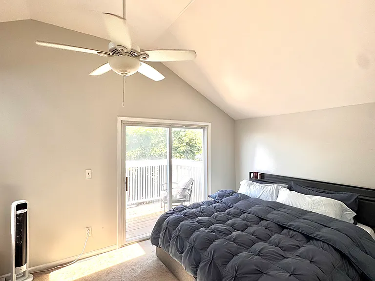 35 Lawrence Ave — Photo 11