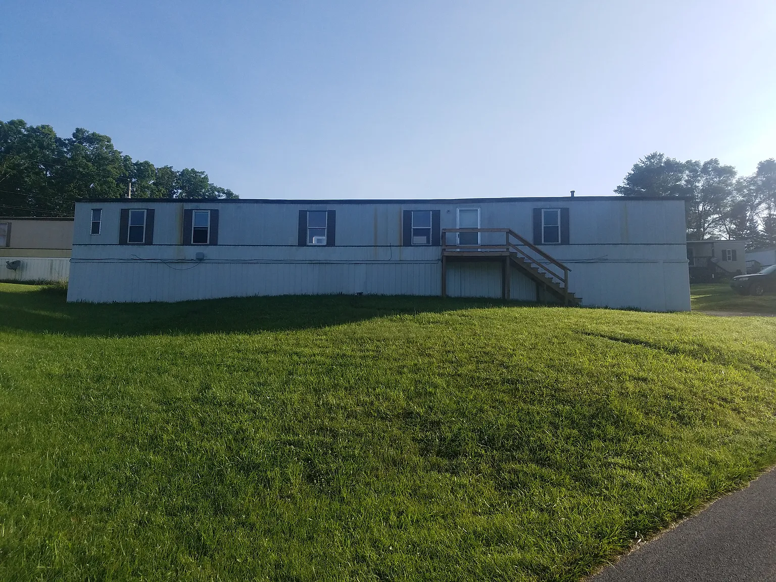 290 Ideal Cres — Photo 2