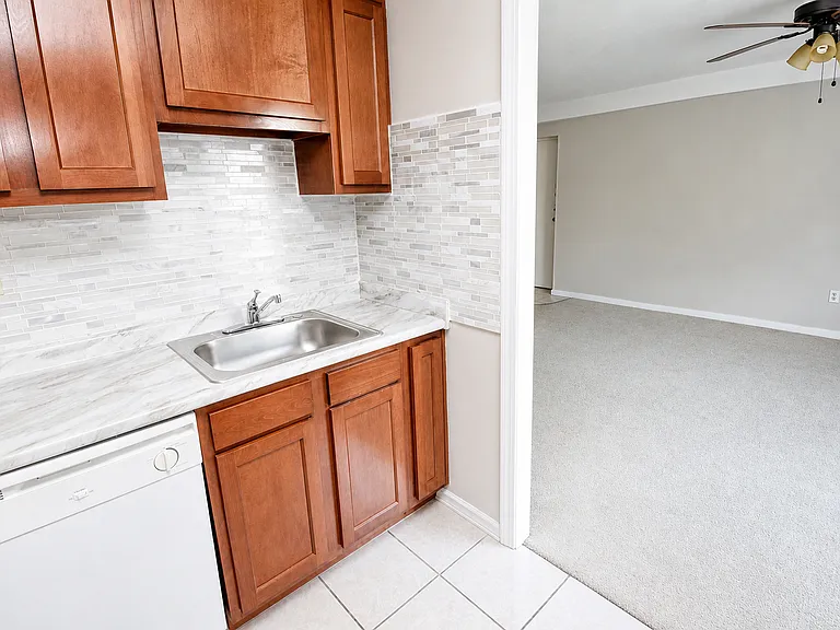348 S Highland Ave — Photo 5