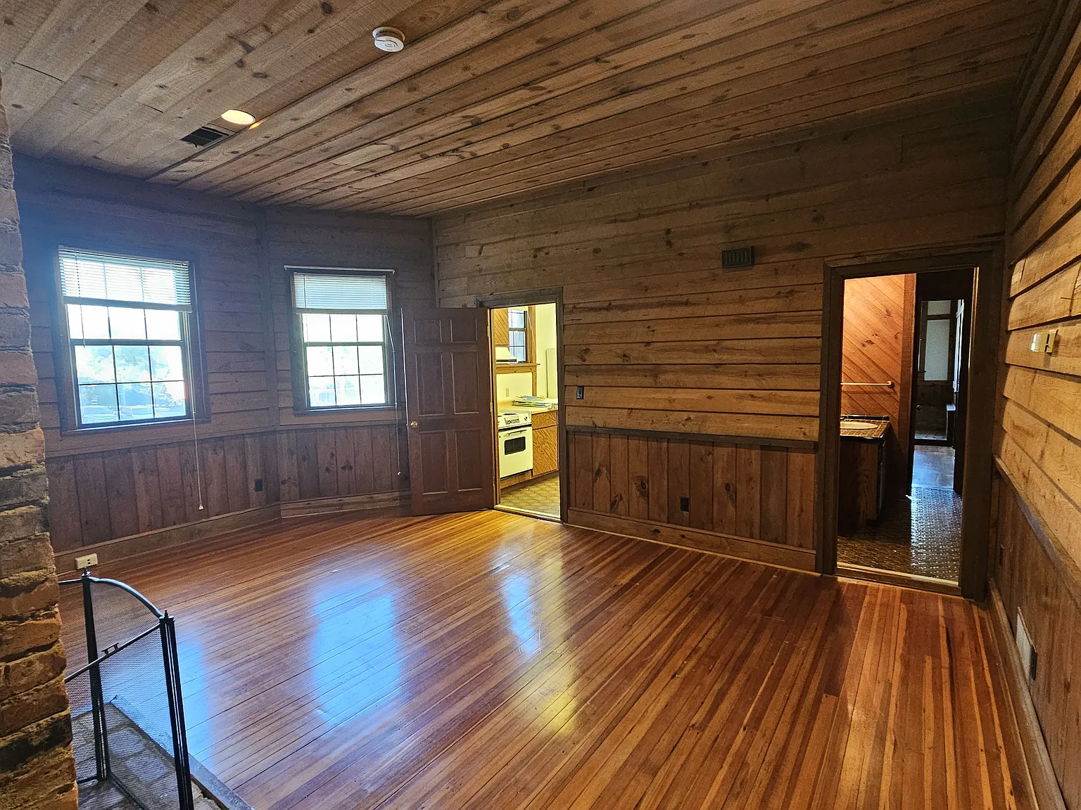 2 bed, 1048 sqft, $1,275 — Photo 3