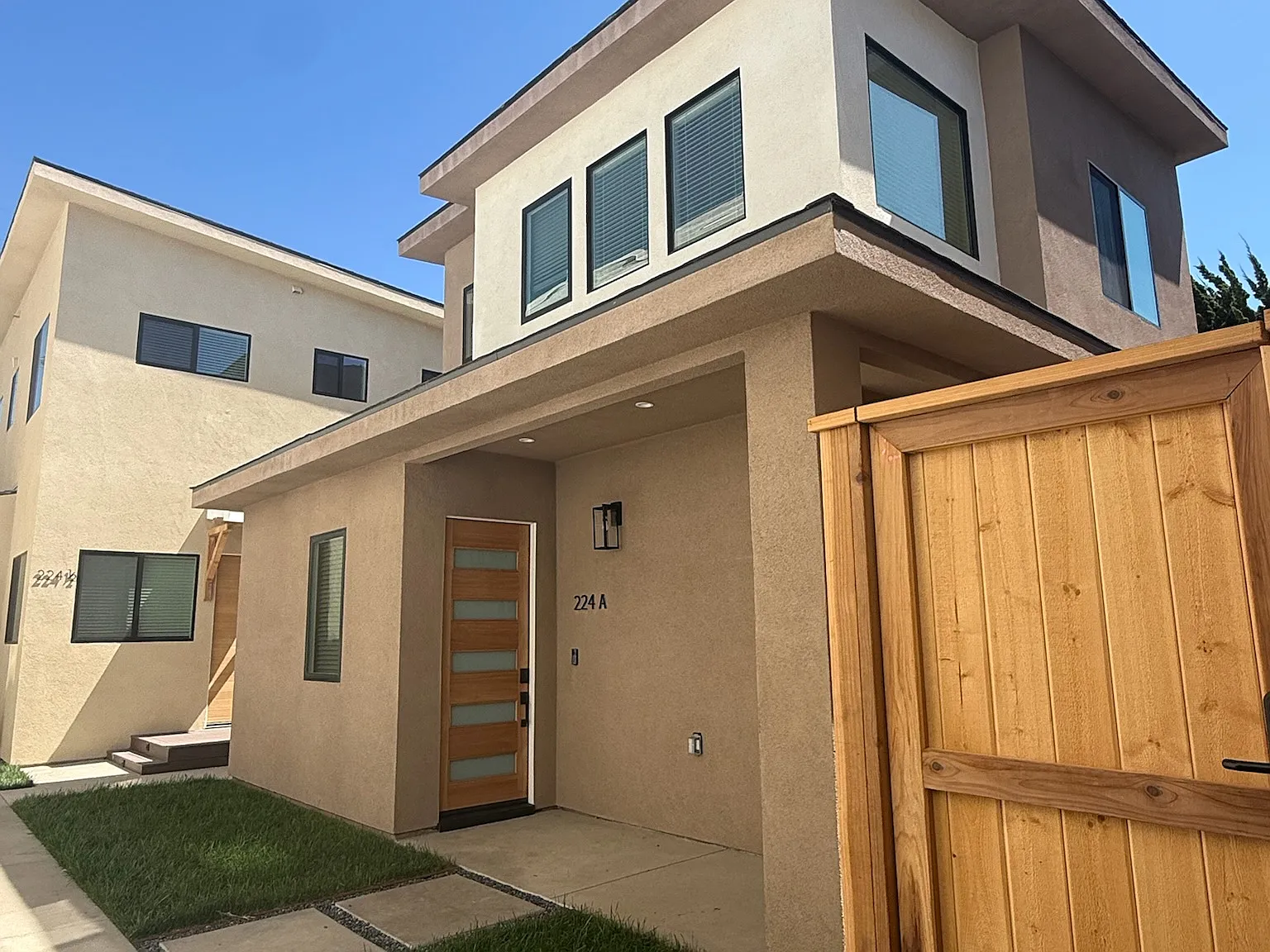 2 bed, 920 sqft, $4,250 — Photo 1
