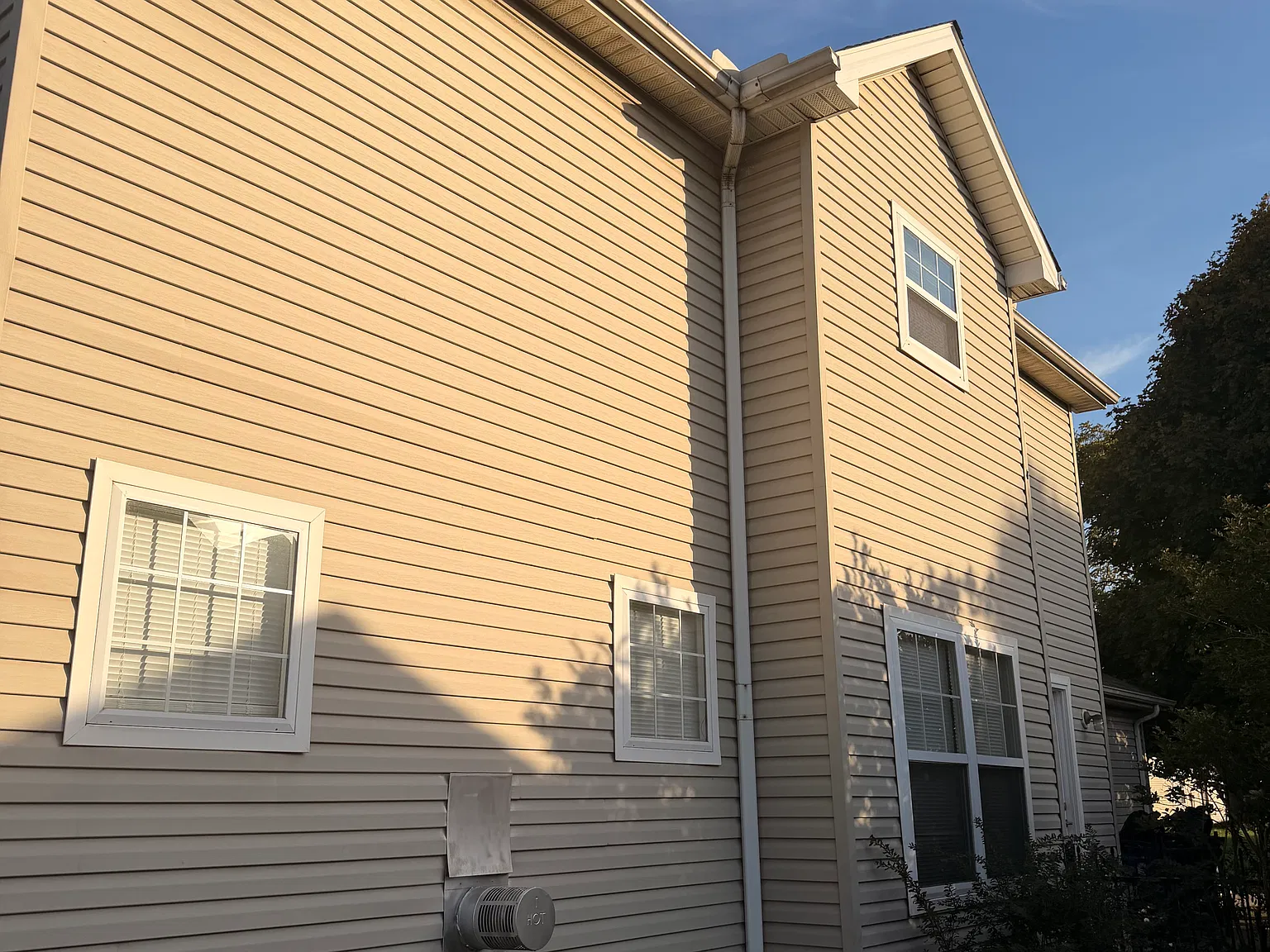 3 bed, 2.5 bath, 1484 sqft, $2,400 — Photo 3
