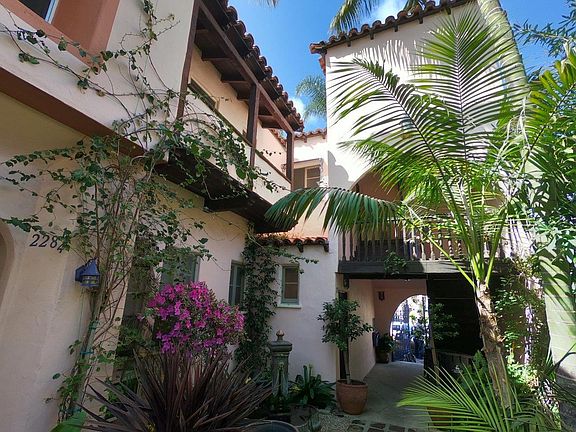 2nd image of 226 S Poinsettia Pl