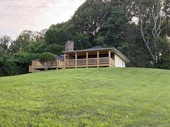 2nd image of 9459 Piney Mountain Rd
